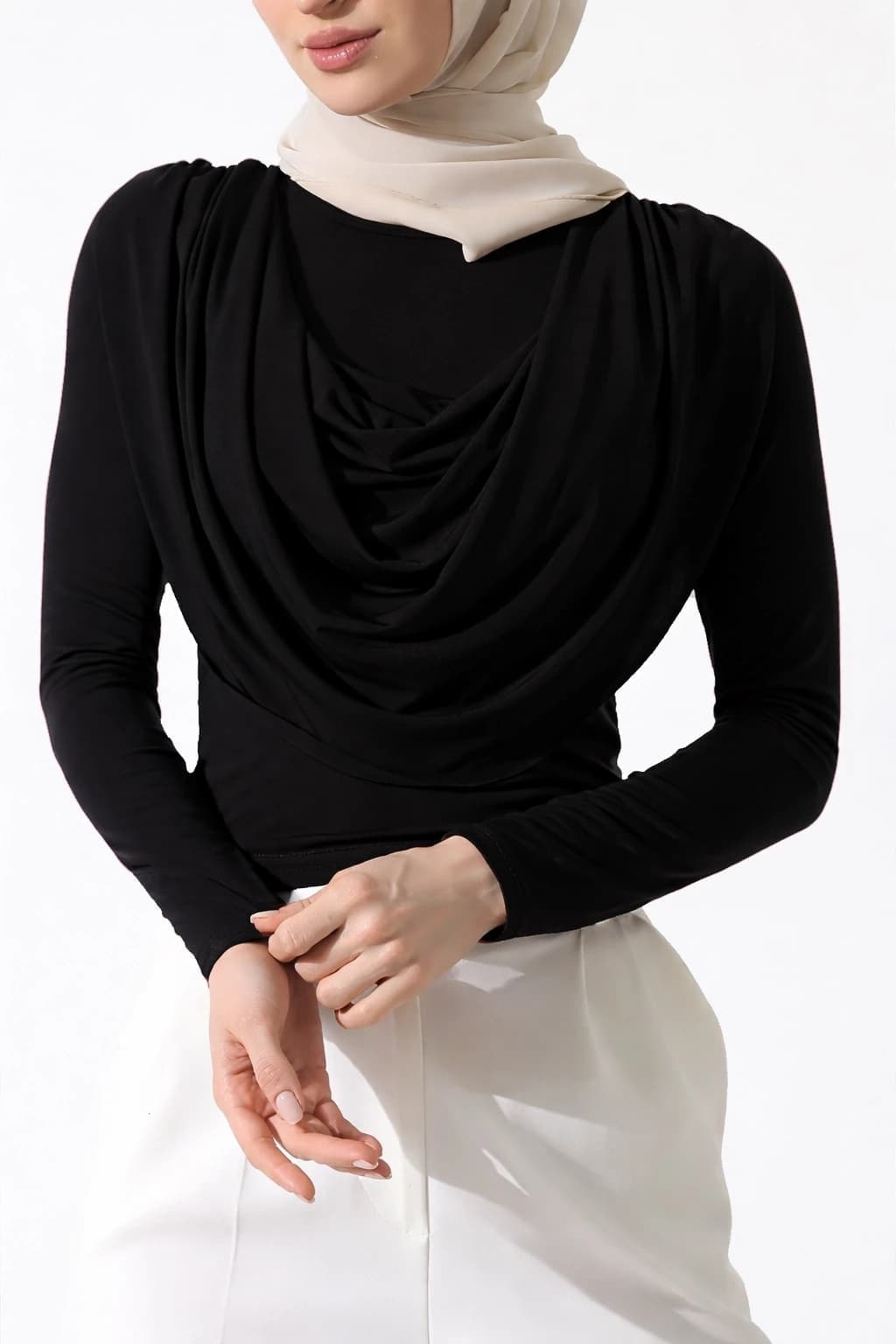 Yakası Dökümlü Bluz